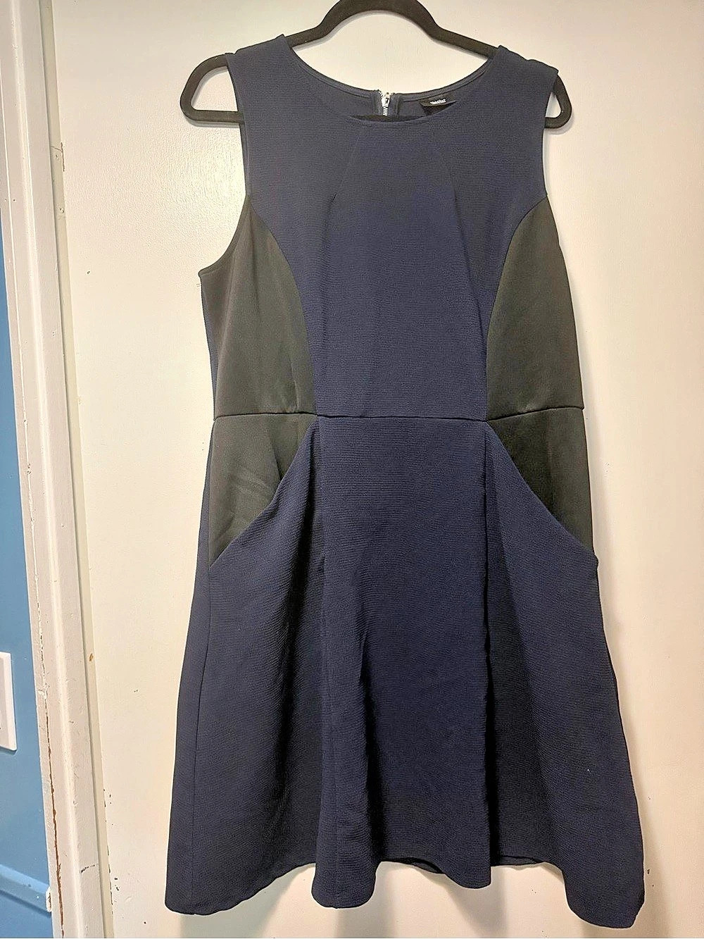 Cute Color Block Navy and Black Midi Dress Size Medium
